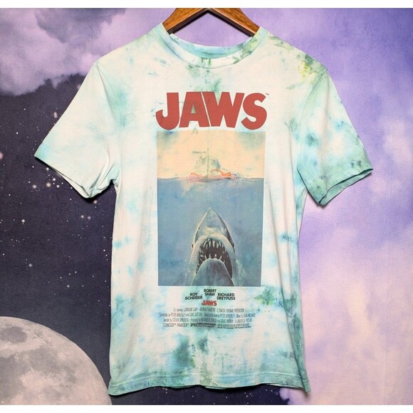 Jaws Tie Dye Shark Graphic Tee XS Ocean Horror 70s Movie Poster Halloween - Picture 1 of 8